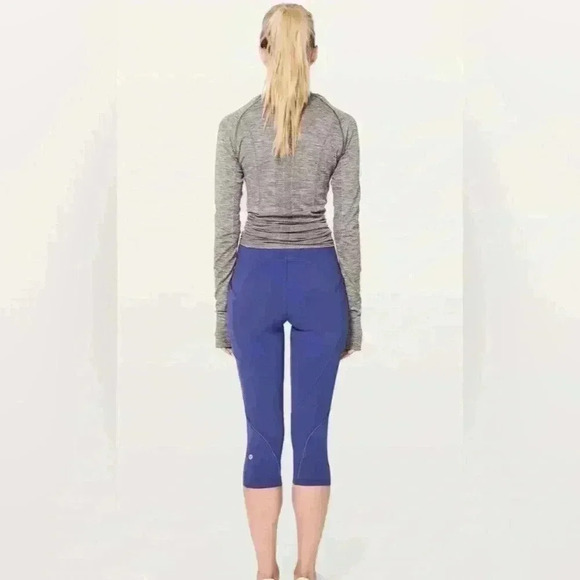 Lululemon Lead The Pack Crop 23" size 8 - Picture 2 of 5